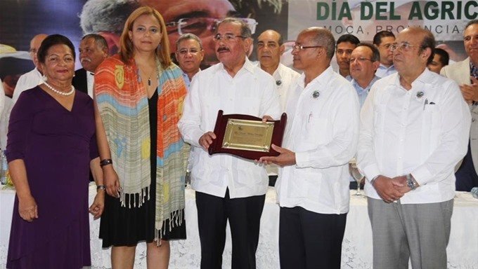 Presidente Medina visita Moca para conmemorar día del Agricultor